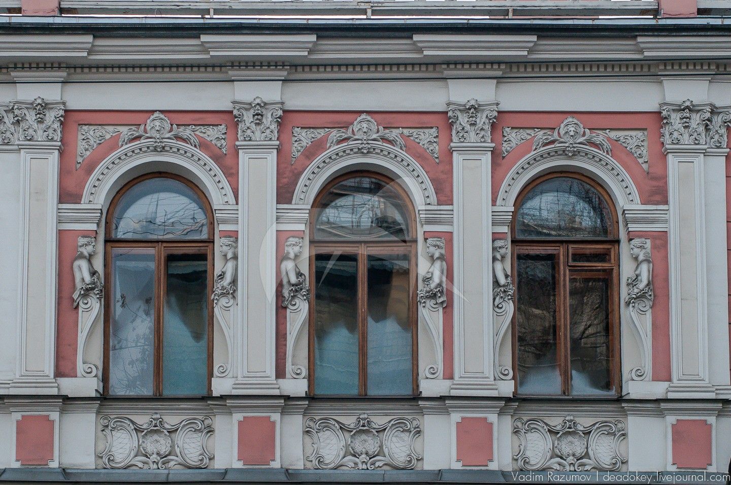 Главный  дом, 1860 г., 1892 г., 1907 г.,  архитекторы П.А. Ушаков, Е.И. Зеленский