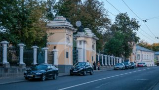 Ограда и ворота, 1798 г. (парадного двора), городская усадьба Баташева