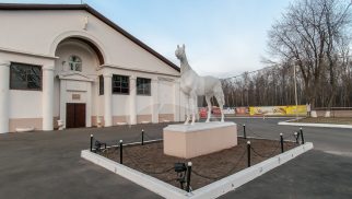 Скульптура скаковой лошади, комплекса конно-спортивной школы в Измайлово