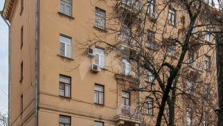 Главный дом Якунчикова В.И. — два первых этажа, XVIII в., (в основе палаты, до 1758 г.), надстройка четырех верхних этажей — 1953 г.