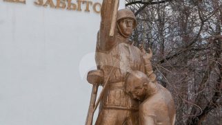Памятный знак в честь земляков, погибших в годы Великой Отечественной войны 1941-1945 гг, 1975 г.