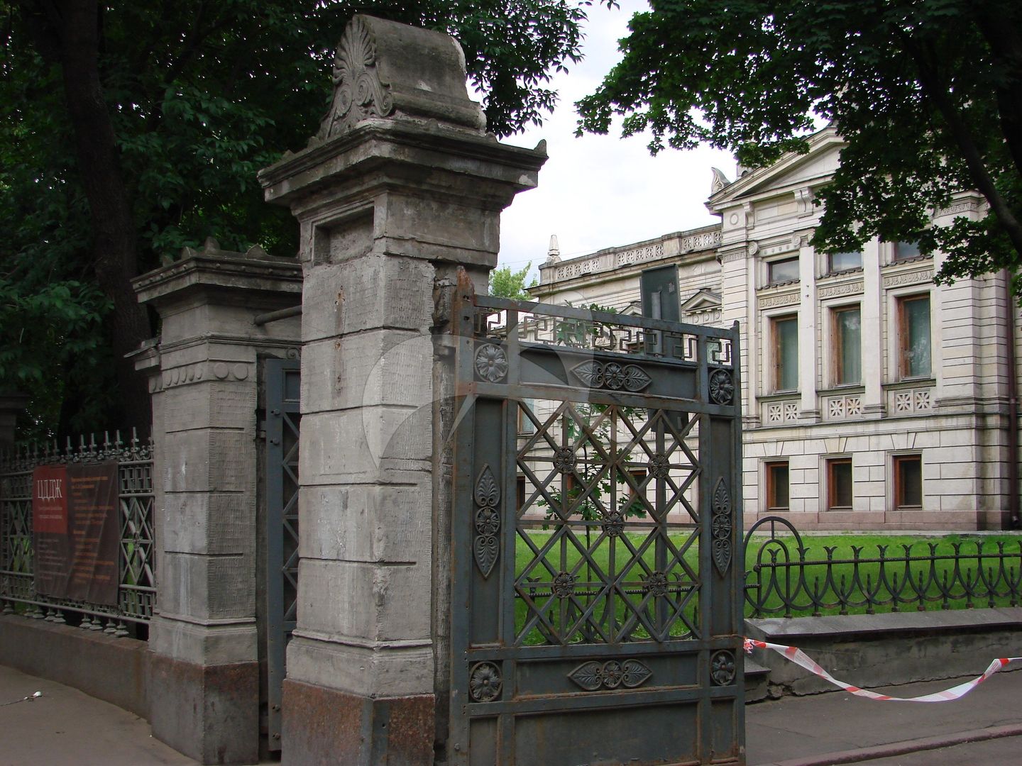 Ограда с воротами, городская усадьба, 1898-1912 гг.