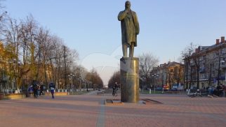 Памятник Н.Е. Жуковскому, 1970 г. Ск. Г.М. Тоидзе, арх. Б.И. Тхор, бронза, гранит
