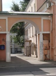 Ворота, дома с двумя флигелями и воротами, конец XVIII в., по проекту М.Ф. Казакова