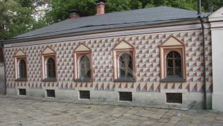 Корпус служб Знаменского монастыря, середина XVIII в., перестроен в 1856 г. арх. Ф.Ф. Рихтером
