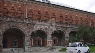 Палаты Нарышкиных, 1690 г. (часть — кельи), ансамбль Высоко-Петровского монастыря