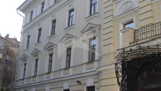 Здание 1-го общежития  (Московского университета) им. императора Николая II, 1889 г., арх. К.М. Быковский. Здесь находился 151-й сводный эвакуационный госпиталь, который осенью 1919 г. посетил В.И. Ленин