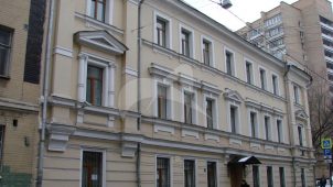 Дом, в котором в кв. № 5 в 1937-1941 гг. жил и работал писатель Гайдар А.П.
