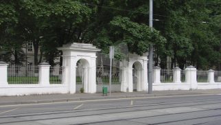 Ограда, Александровский институт