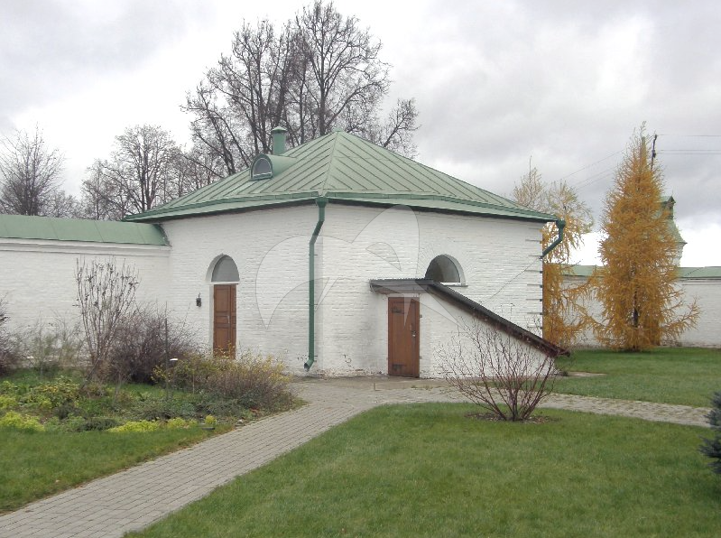 Амбар c квасной и винным погребом у западной части ограды, ансамбль Аносино-Борисоглебского монастыря