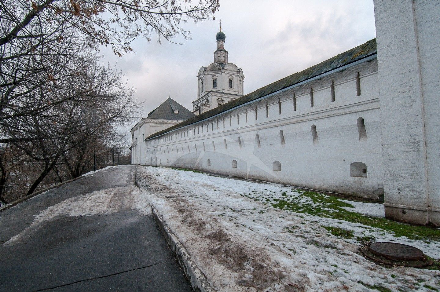 Сохранившиеся части стен и башен, XVII-XVIII вв., ансамбль Андроникова монастыря
