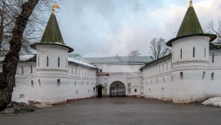 Ворота главные  с двумя башнями, Андронников монастырь