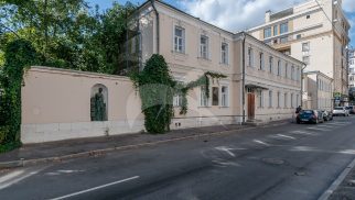 Дом, в котором в 1880-х гг. жил Репин Илья Ефимович. Здесь у него бывал Л.Н. Толстой