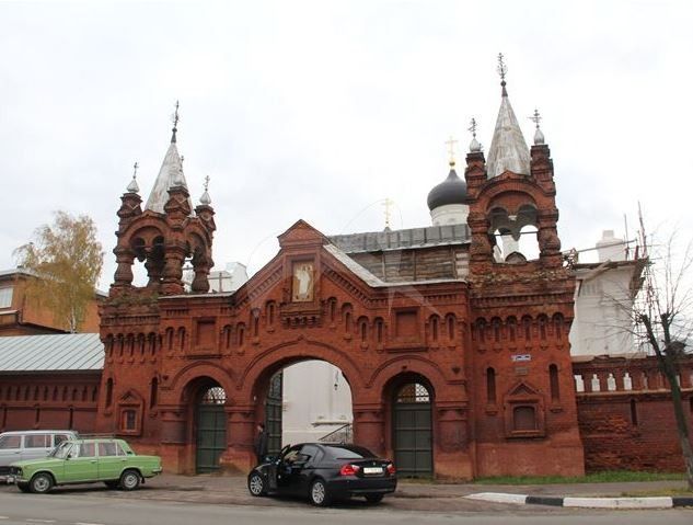 Святые ворота с хозяйственной постройкой, 1879-1899 г., Троицкий-Мариинский монастырь