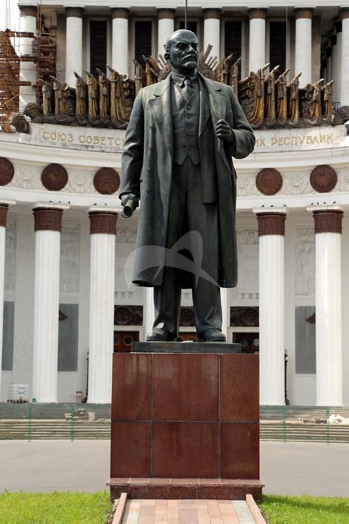 Памятник Ленину В.И., 1954 г., ск. Яцыно П.П., бронза, гранит, комплекс Всесоюзной сельскохозяйственной выставки