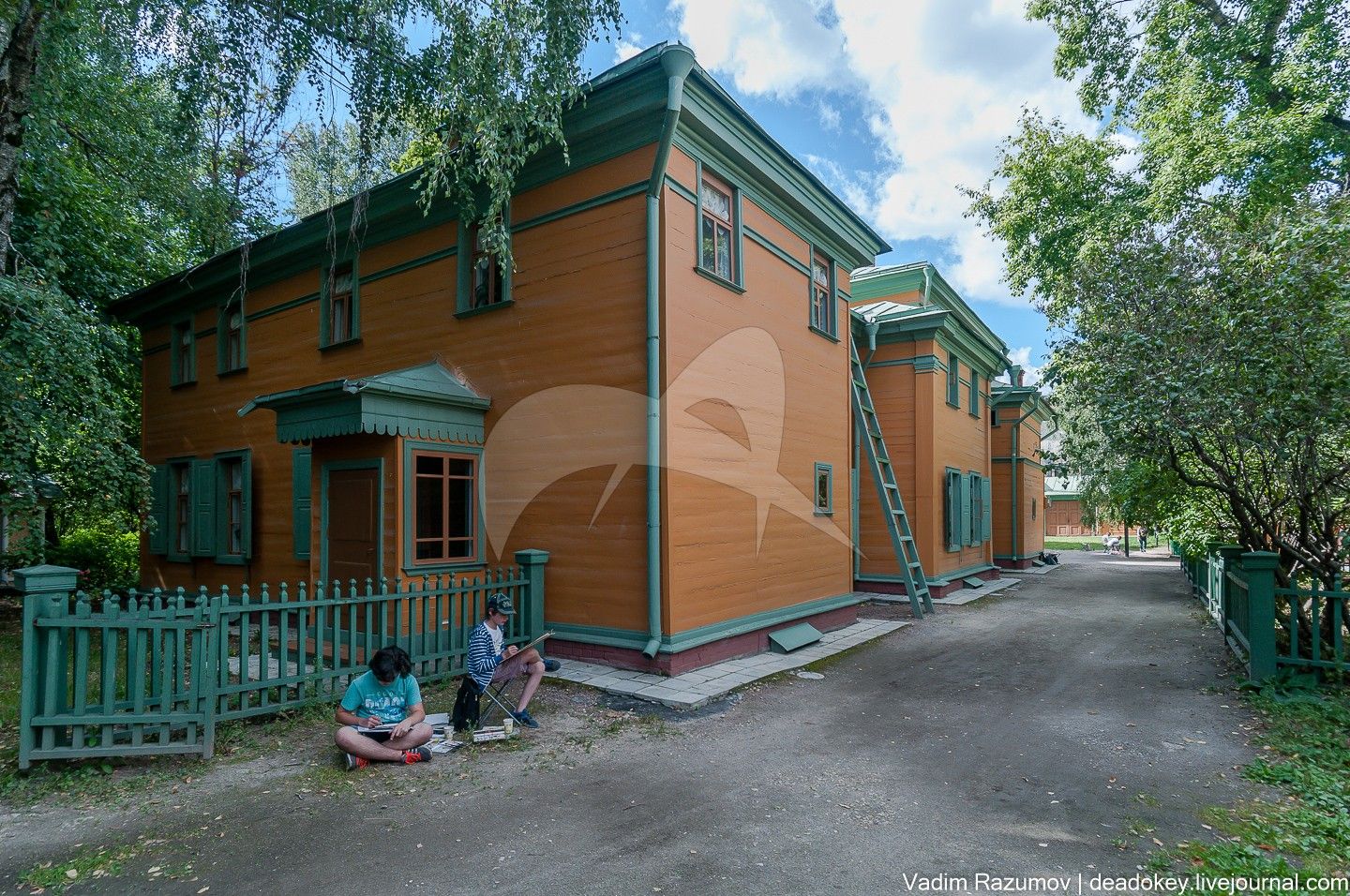 Ансамбль дома-усадьбы, в которой жил Толстой Лев Николаевич в 1882-1901 гг. В доме — мемориальный музей Л.Н. Толстого.