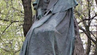 Памятник Н.В. Гоголю, 1909 г., ск. Н.А. Андреев, арх. Ф.О. Шехтель, бронза, гранит