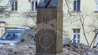 Памятник Ф.П. Гааз, 1909 г., ск. Н.А. Андреев, гранит, бетон, чугун