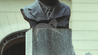Памятник А.Л. Мясникову, 1973 г., ск. М.П. Оленин, арх. В.В. Калинин, бронза, гранит