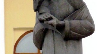 Памятник Ф.М. Достоевскому, 1914 г., ск. С.Д. Меркуров, гранит
