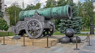 Памятник «Царь-пушка», 1586 г., автор А. Чохов, бронза