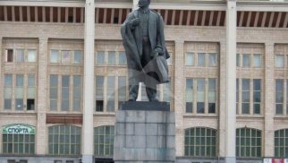 Памятник В.И. Ленину, 1960 г., ск. М.Г. Манизер, арх. И.Е. Рожин, бронза, гранит