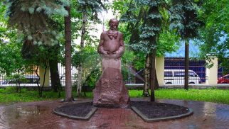 Памятник Л.Н. Толстому, 1912 г., ск. С.Д. Меркуров, гранит