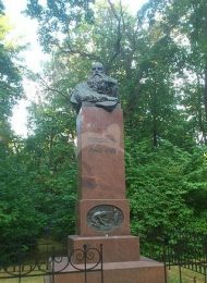 Памятник М.К. Турскому, 1912 г., ск. П.В. Дзюбанов, бронза, гранит