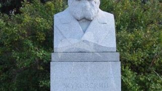 Памятник Н.Е. Жуковскому, 1954 г., ск. М.Г. Манизер, гранит