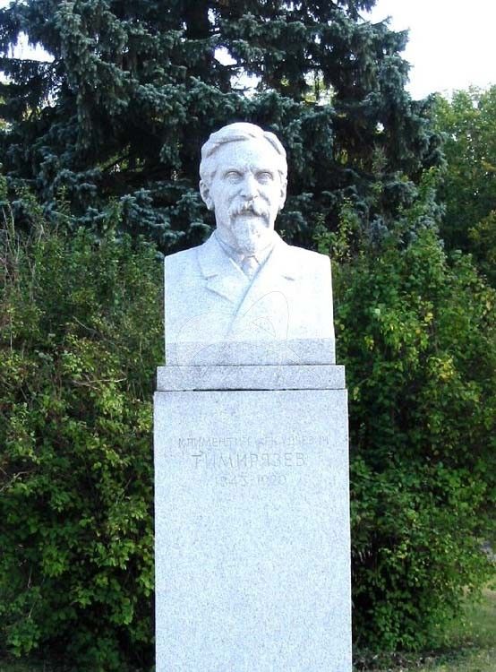 Памятник К.А. Тимирязеву, 1954 г., ск. С.Д. Меркуров, гранит